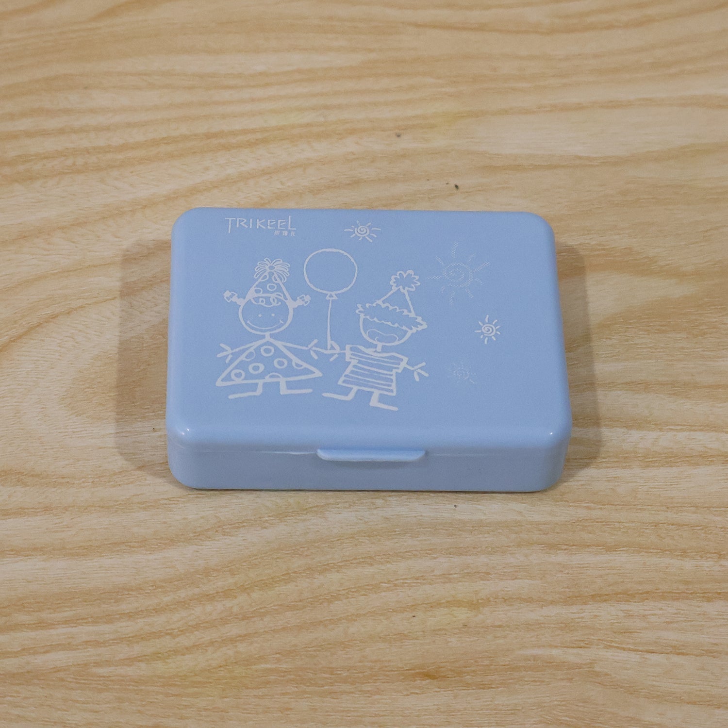Informative size guide for the portable 6 compartment pill box.