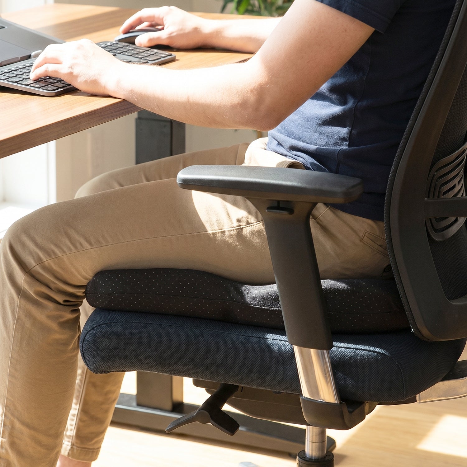 Honeycomb egg seat cushion for comfortable long sitting