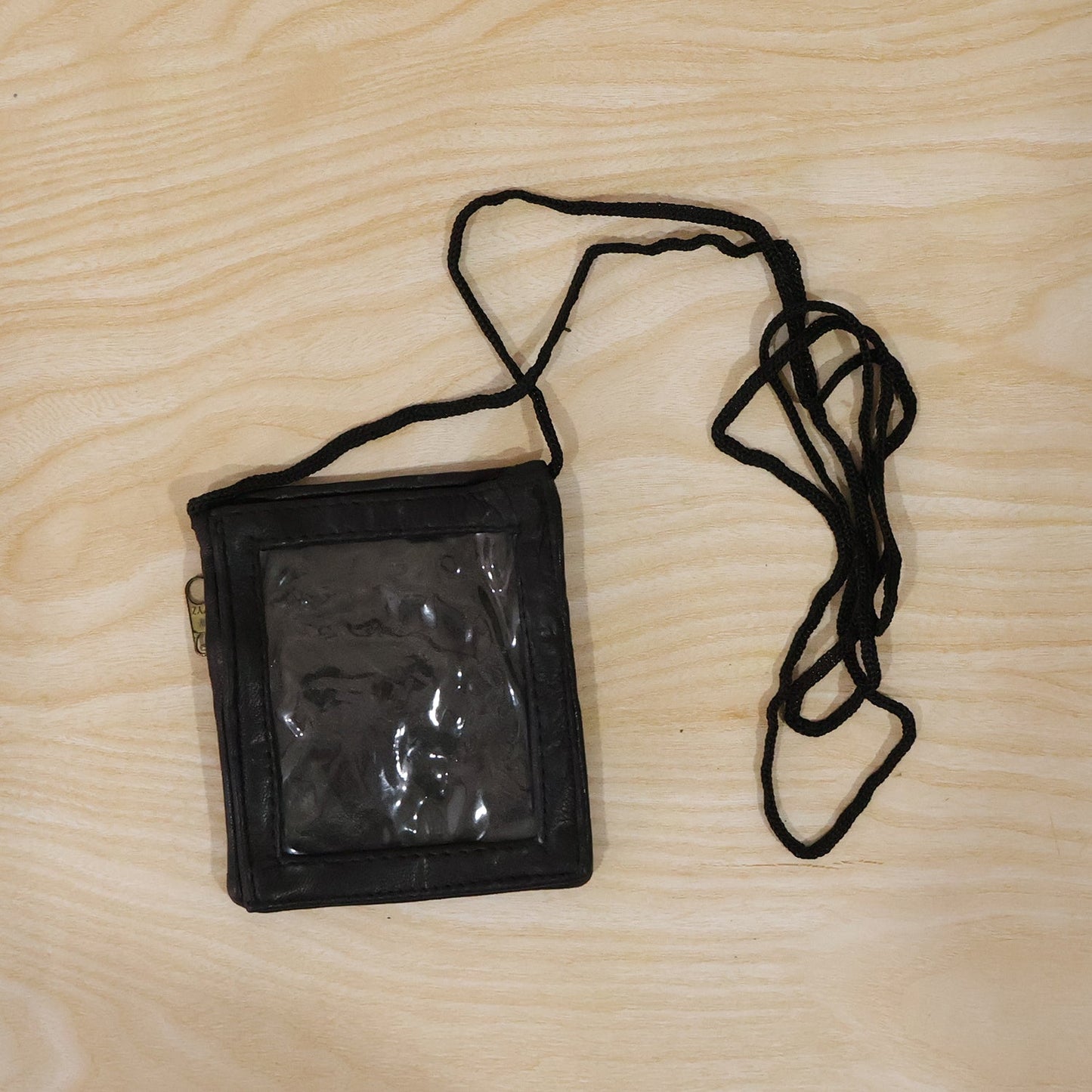 The complete leather neck wallet with lanyard, suitable for office and travel