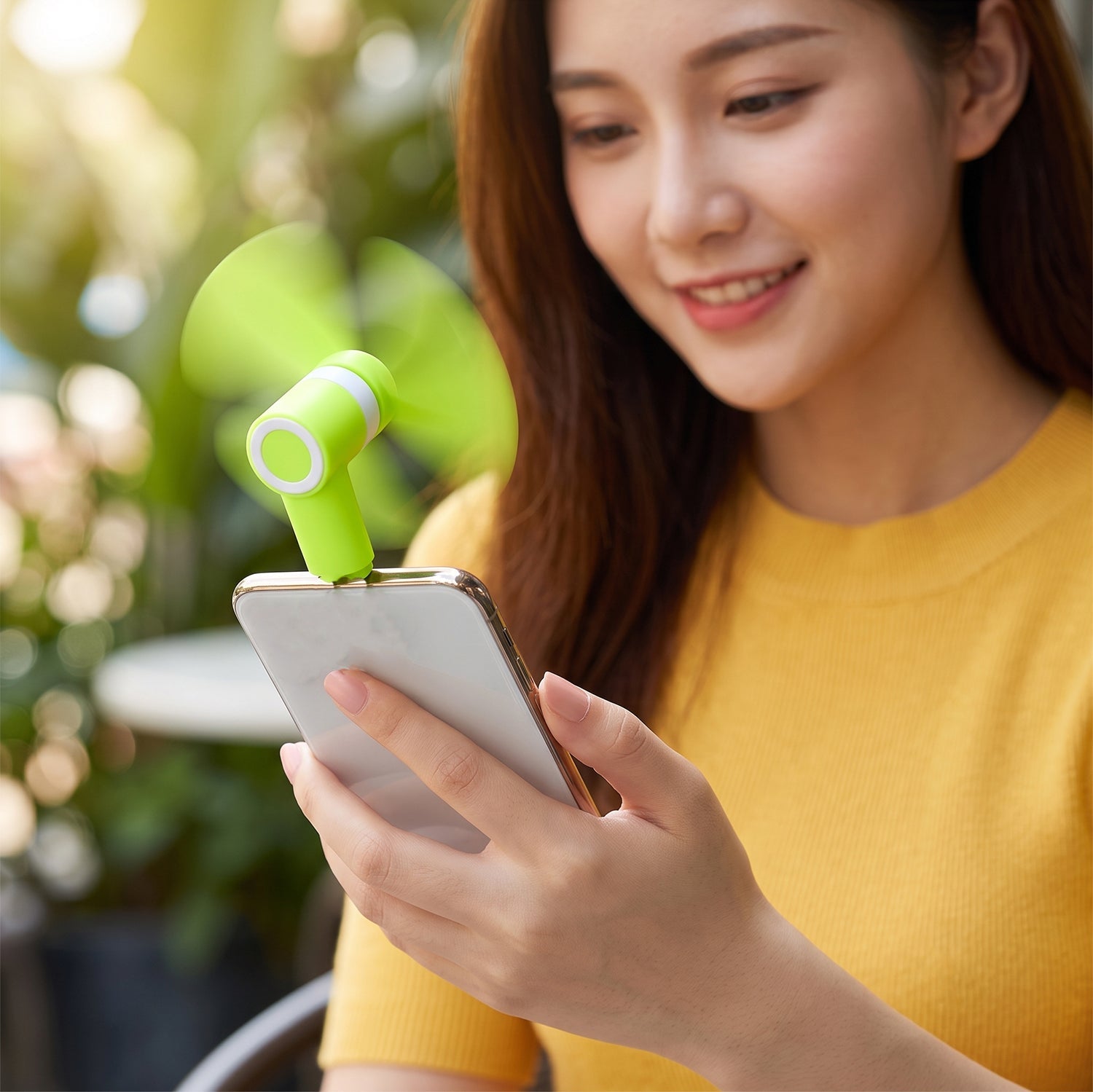 Compact mobile phone fan for personal cooling on the go