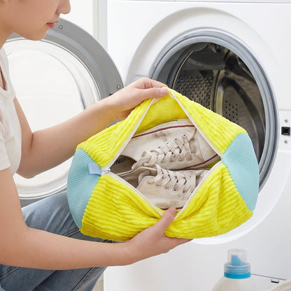Reusable shoe washing pouch with frames for sneakers