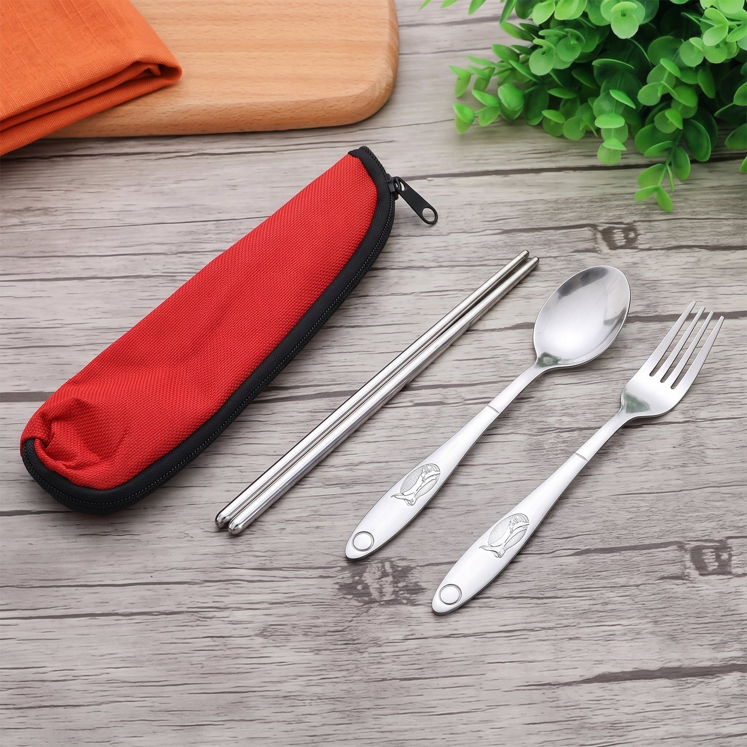 Travel cutlery set with fork, spoon and chopsticks in a case